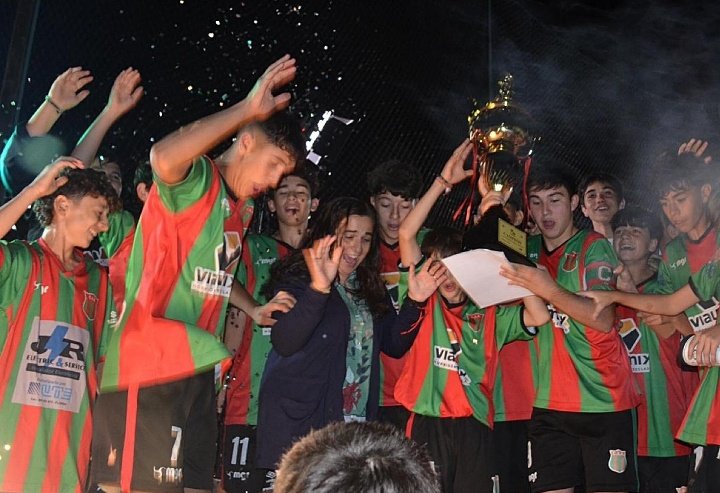Avenida campeón del torneo Integración sub 15