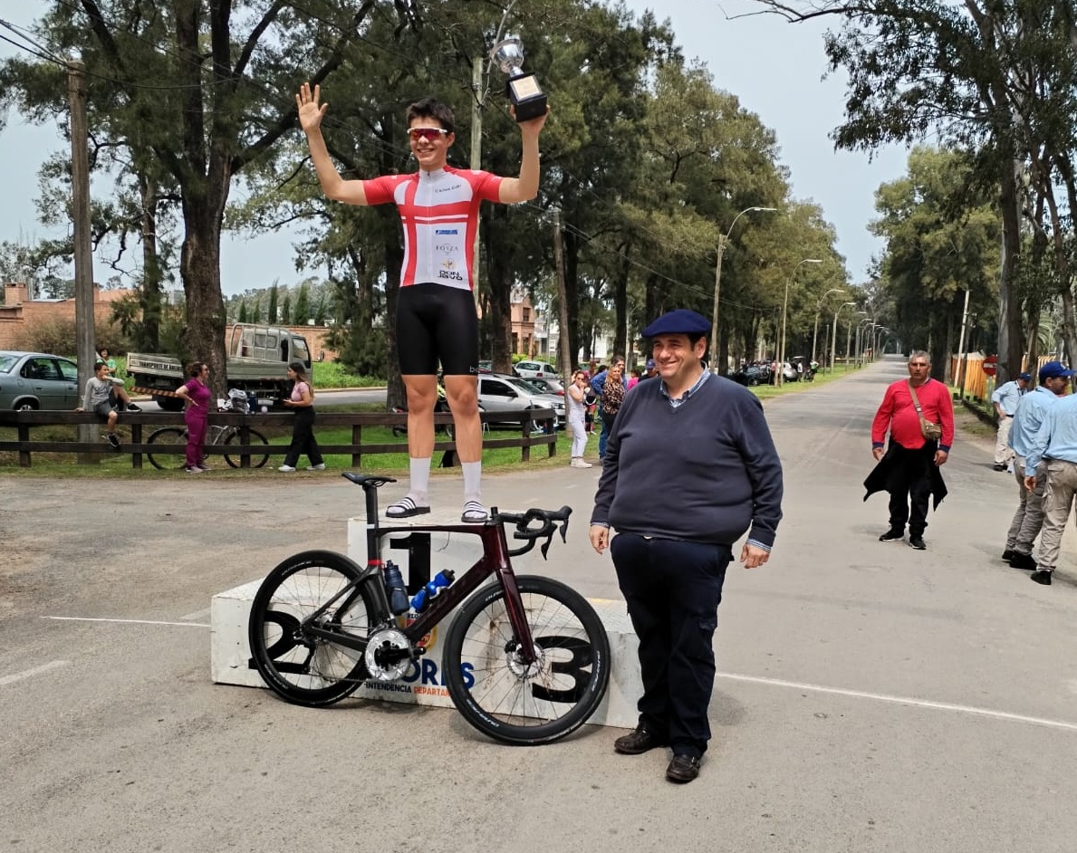 Critérium Apertura de la Federación Ciclista Trinitaria Luis Pablo Puentes ganó en Junior