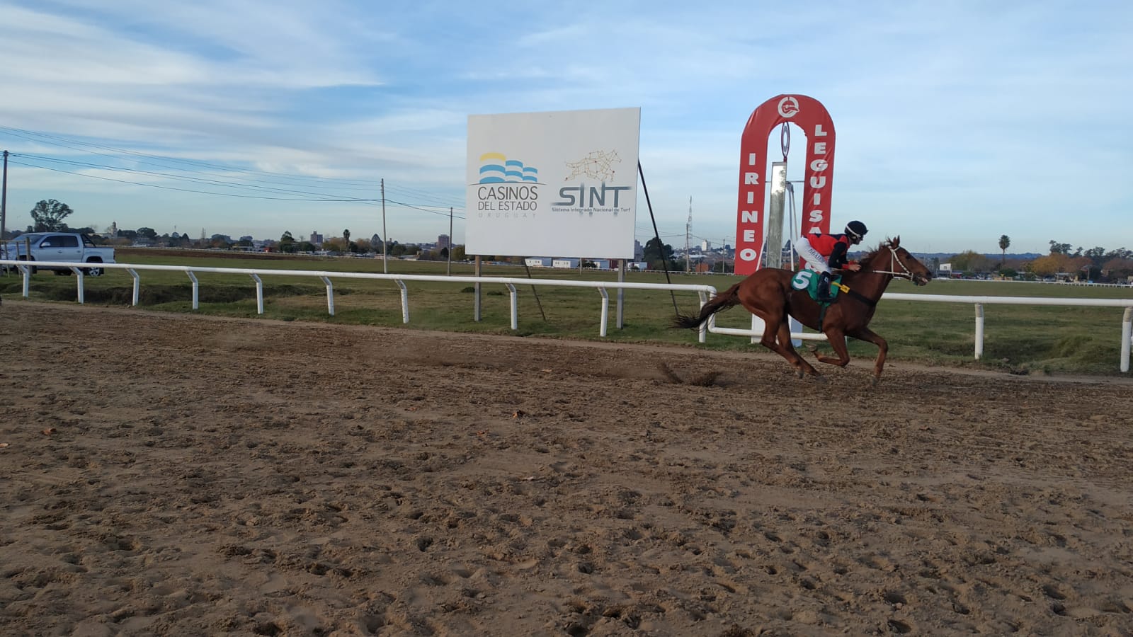 Se desarrolló la tradicional jornada hípica del 3 de junio en el Hipódromo Irineo Leguisamo 2