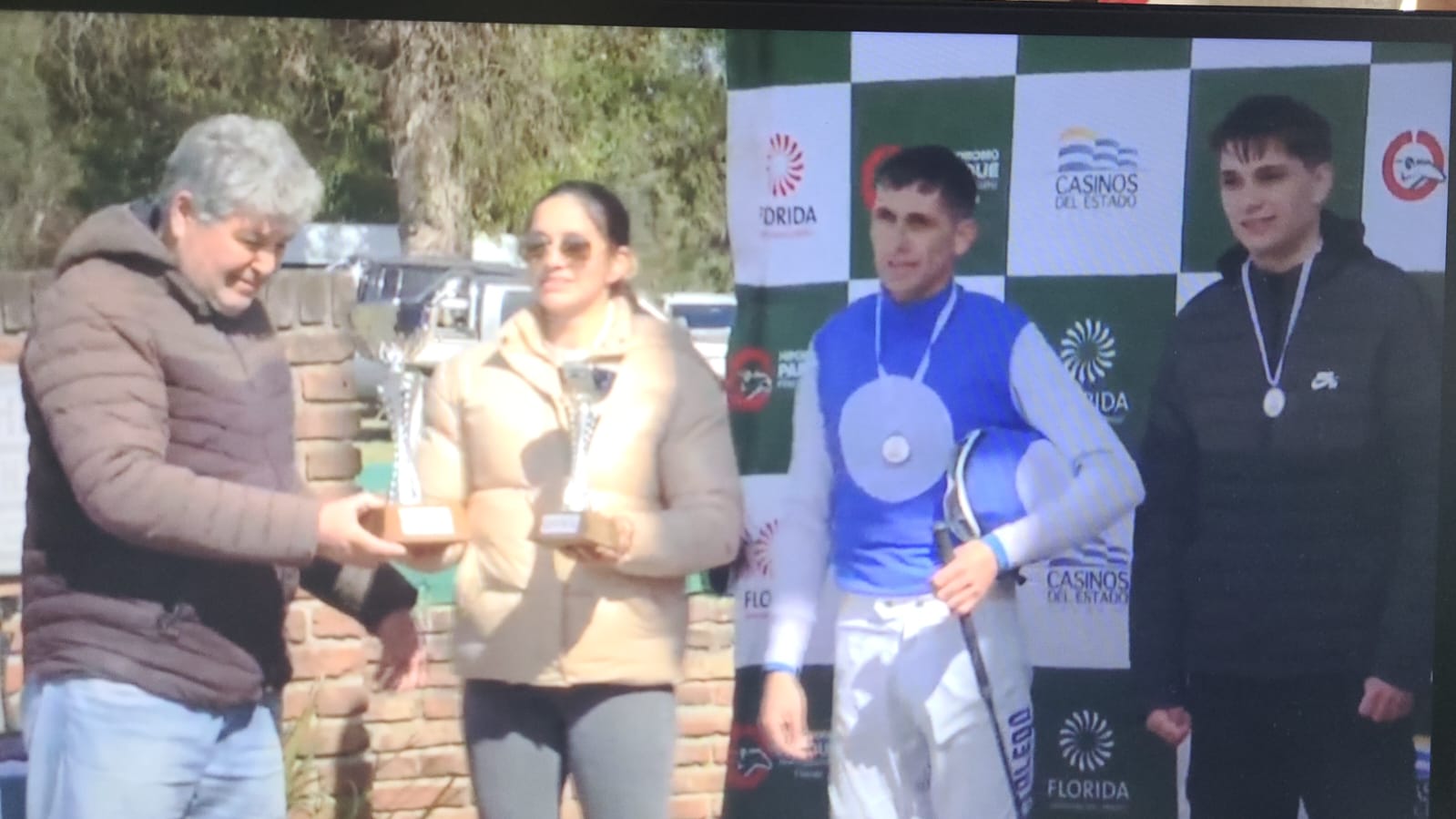 Turf Viejo Native ganó la carrera 49 Aniversario de CW33 La Nueva Radio Florida