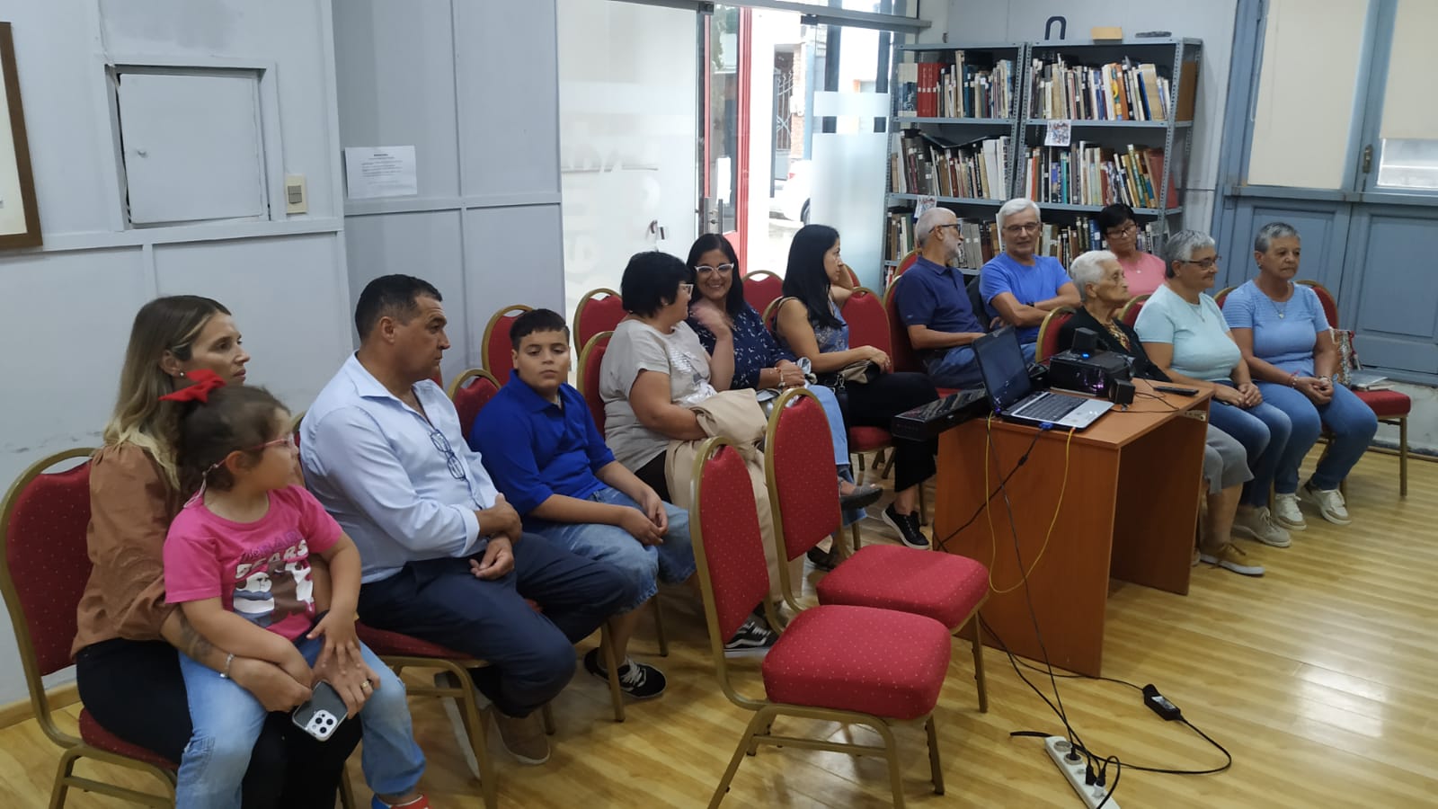 Del_cielo_a_la_tierra_cine_independiente_con_sello_uruguayo_se_presentó_en_la_Biblioteca_Ariosto_Fernández_2.jpeg