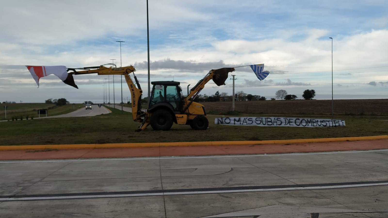 El_transporte_ya_no_tiene_margen_Transportistas_se_movilizan_en_intersección_de_rutas_5_y_12.jpeg