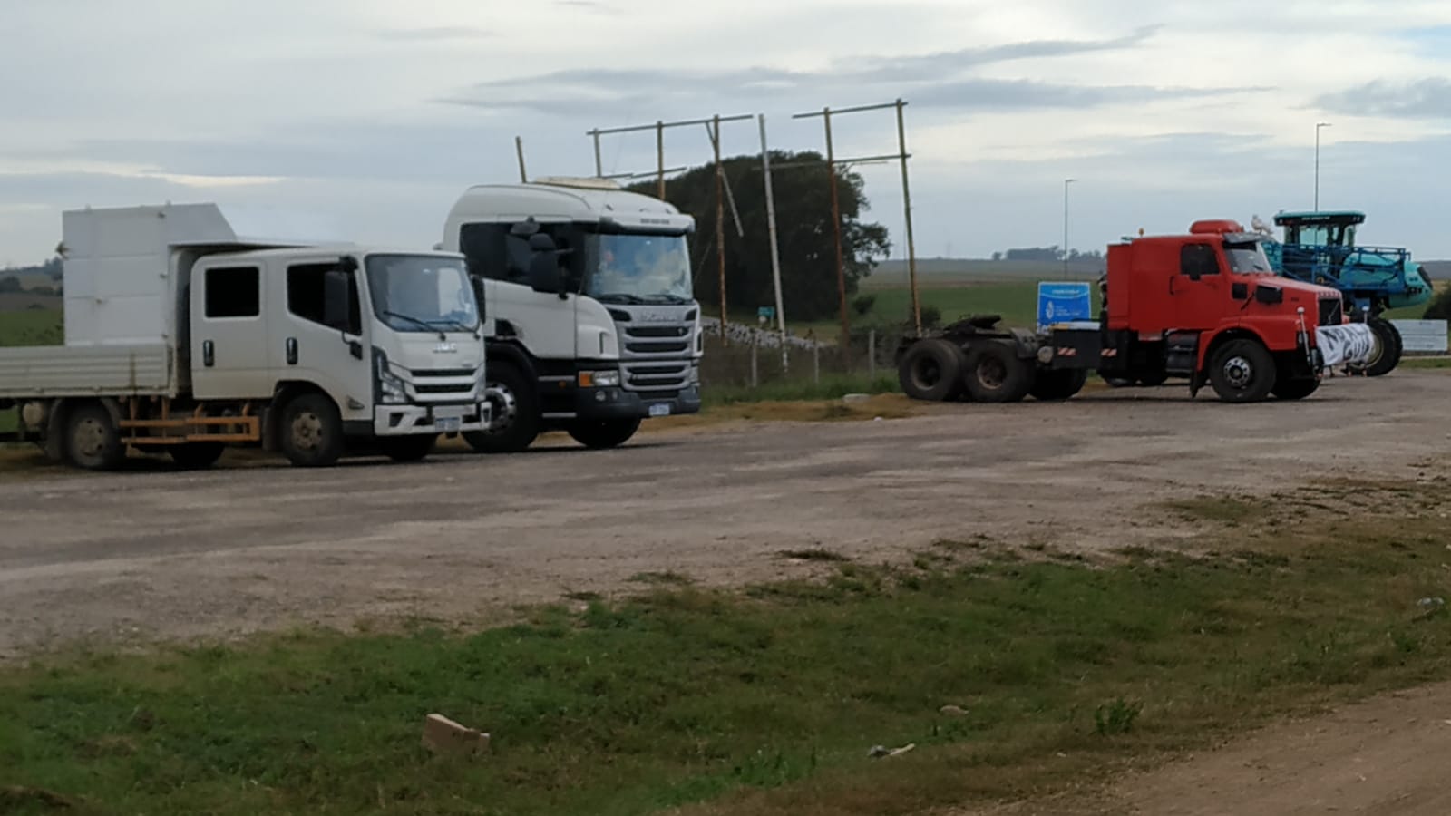 El_transporte_ya_no_tiene_margen_Transportistas_se_movilizan_en_intersección_de_rutas_5_y_12_3.jpeg