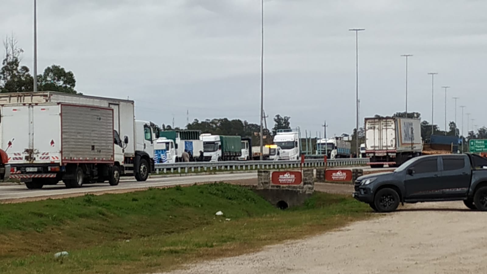 El_transporte_ya_no_tiene_margen_Transportistas_se_movilizan_en_intersección_de_rutas_5_y_12_4.jpeg