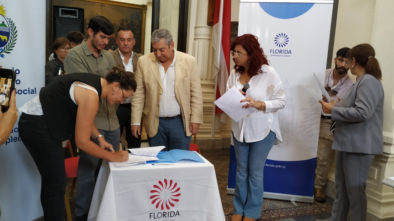 Entrega_de_maquinaria_a_emprendedores_beneficiarios_del_Programa_de_Inversión_Productiva_2.jpeg