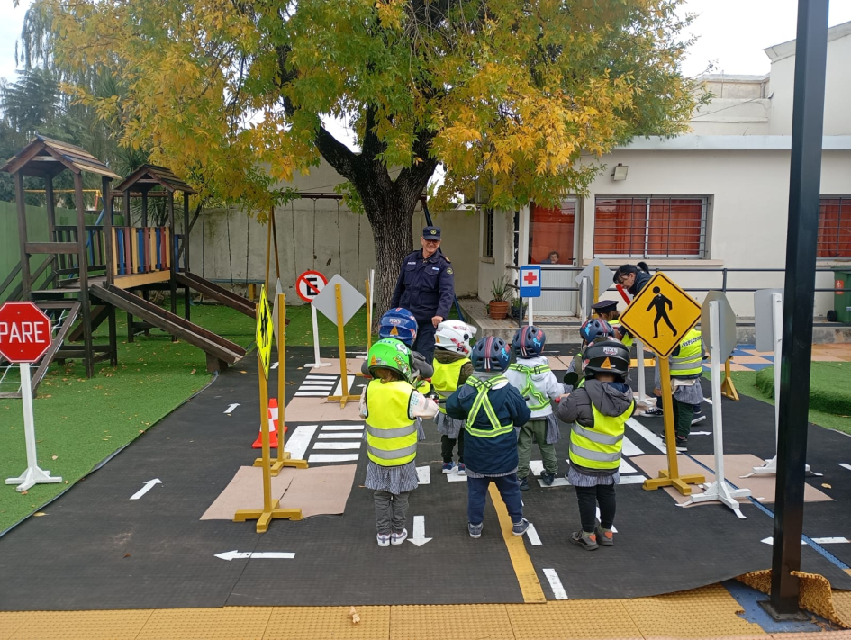 Escolares_participaron_en_jornada_de_seguridad_vial_en_Sarandí_Grande.jpeg