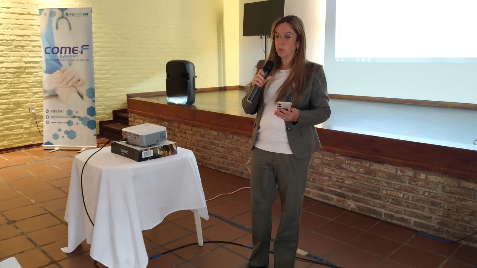 Florida_reúne_a_profesionales_de_la_salud_en_una_jornada_sobre_cáncer_de_mama_y_cuello_de_útero_3.jpeg