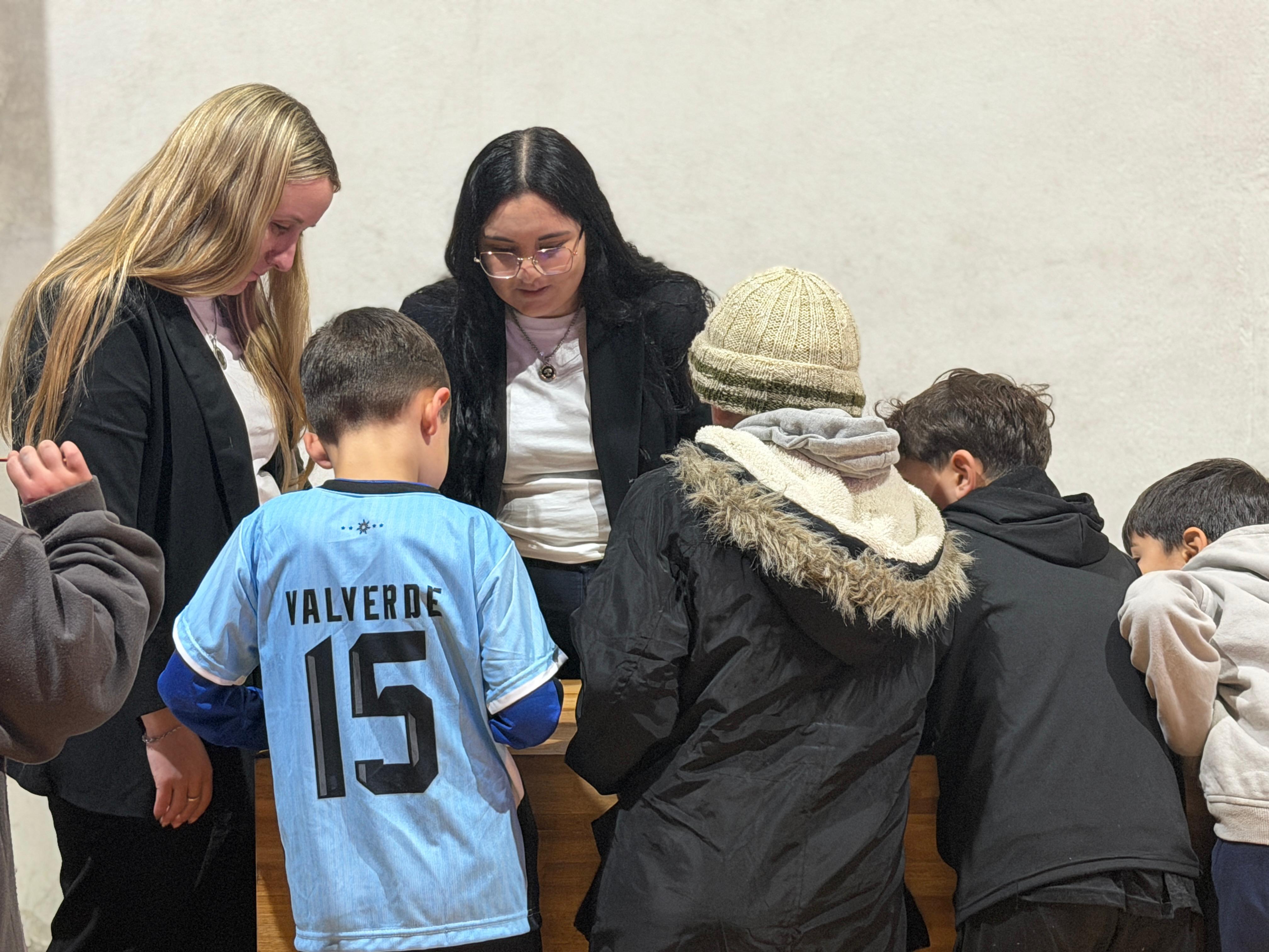 Gran_concurrencia_en_el_Estadio_10_de_Julio_para_alentar_a_Uruguay_en_pantalla_gigante_3.jpeg