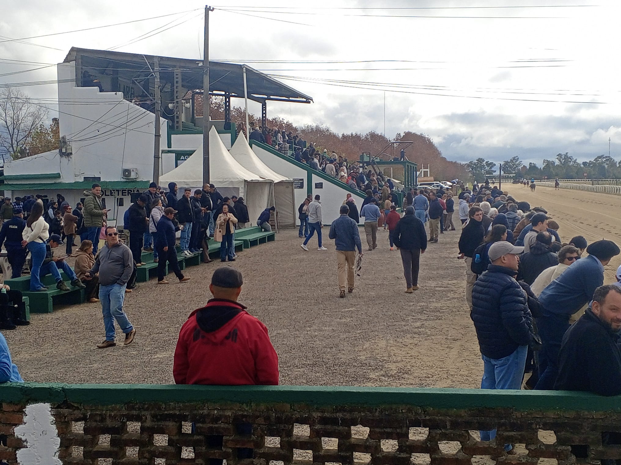 Hipódromo_de_Florida_vive_una_gran_jornada_hípica_en_el_marco_del_Día_de_San_Cono_3.jpeg