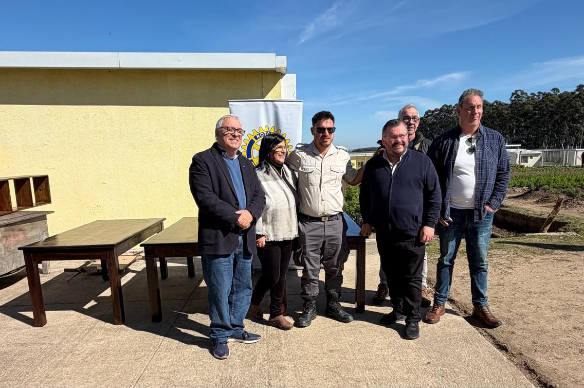 INR_Rotary_y_Fundación_El_Chajá_entregaron_mesas_al_Centro_Jacobo_Zibil.jpeg