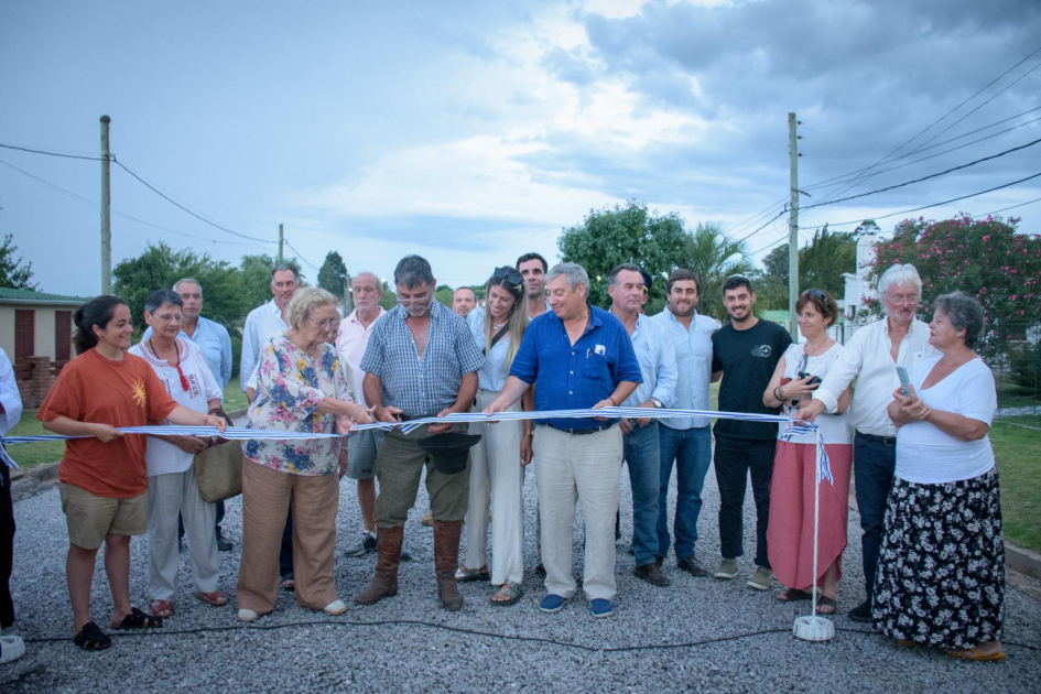 Inauguraron_obras_de_bituminización_en_barrios_MEVIR_de_Cerro_Colorado.jpeg