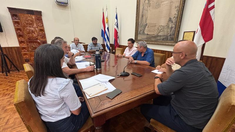 Intendente_Carlos_Enciso_recibió_a_delegación_de_la_OPP_en_la_Intendencia_de_Florida.jpg