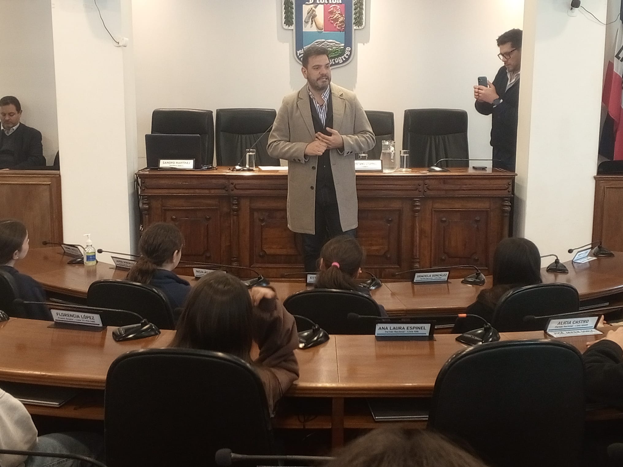 Jornada_Edil_por_un_día_recibió_a_27_jóvenes_de_Casupá_en_la_Junta_Departamental_2.jpeg