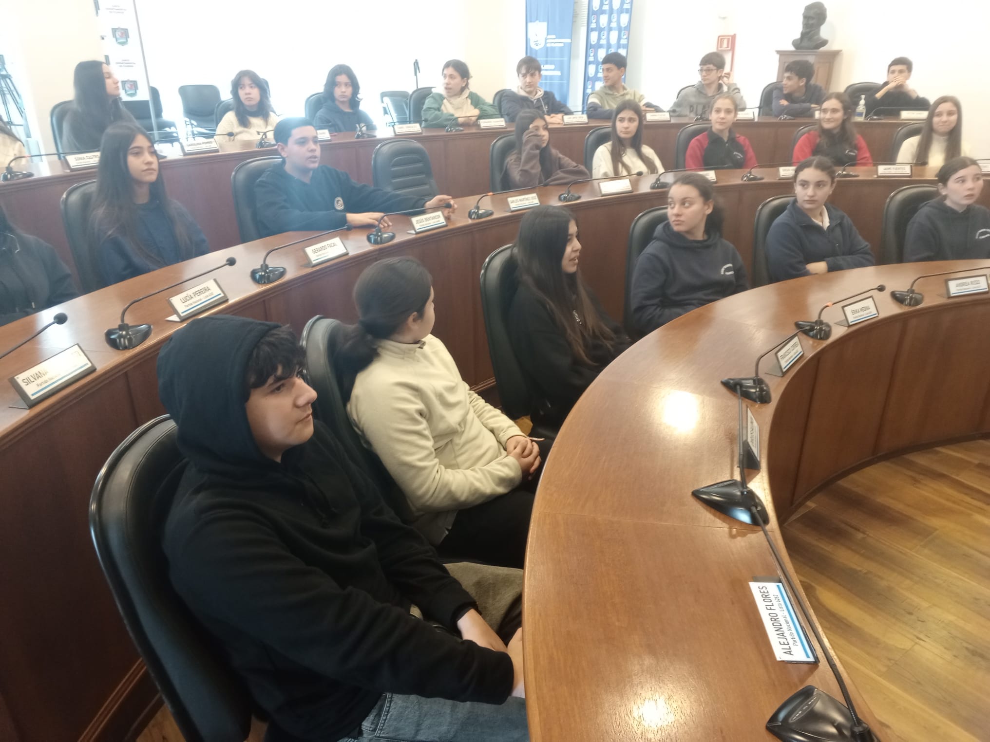 Jornada_Edil_por_un_día_recibió_a_27_jóvenes_de_Casupá_en_la_Junta_Departamental_4.jpeg