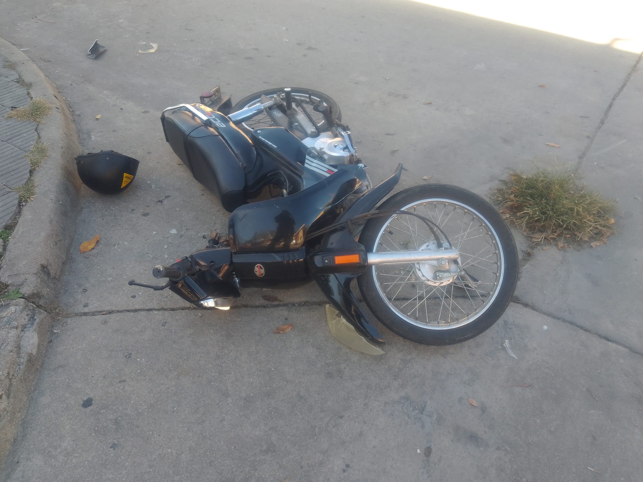 2 motos colisionaron en esquina de Rodó y Calleros1