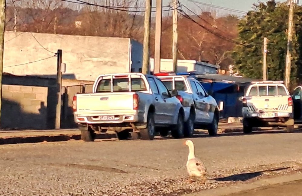 4 mayores y un menor fueron detenidos tras allanamientos en barrio Burastero
