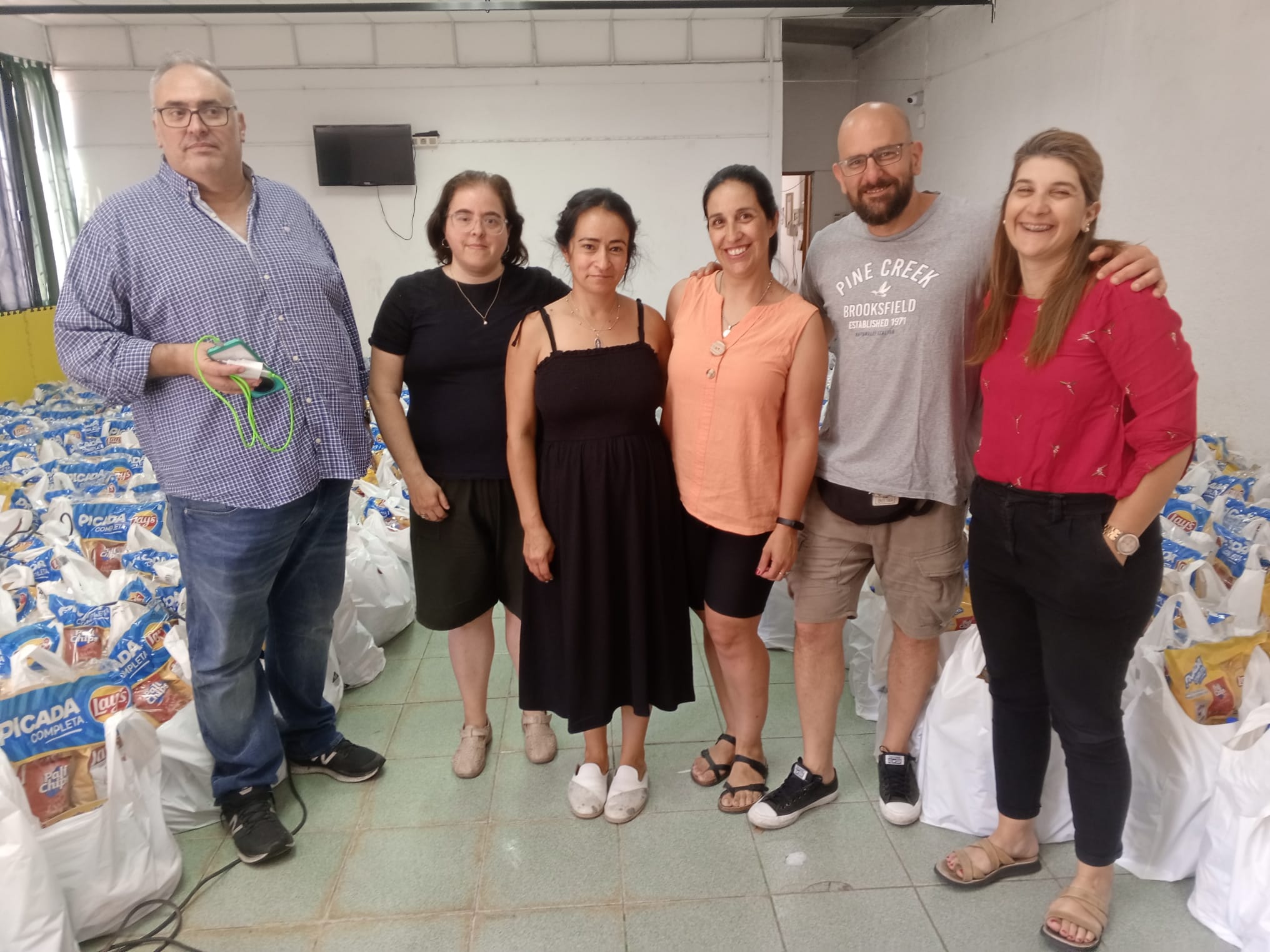 ADEOM entrega canastas navideñas 2024