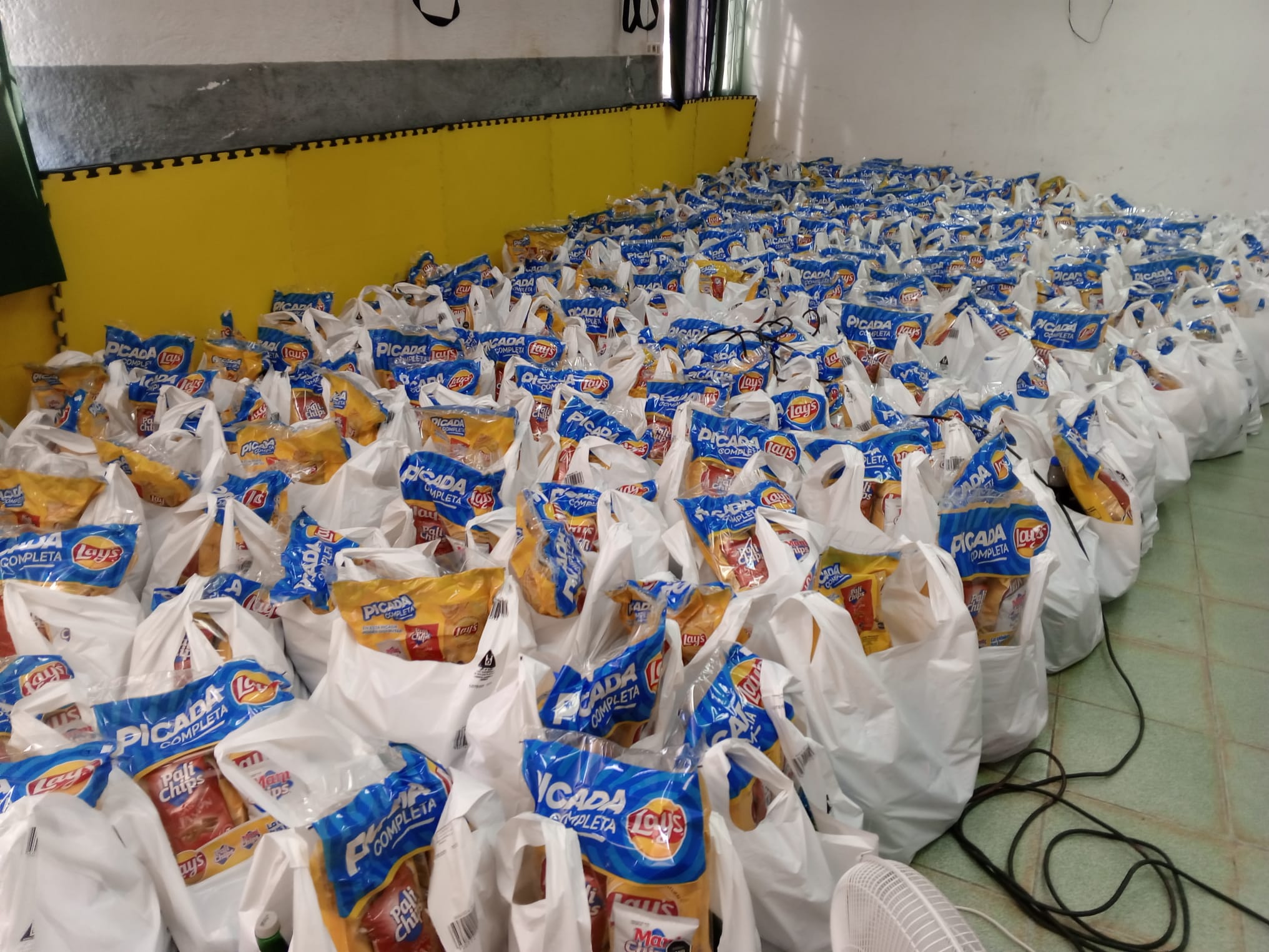 ADEOM entrega canastas navideñas 2024 2