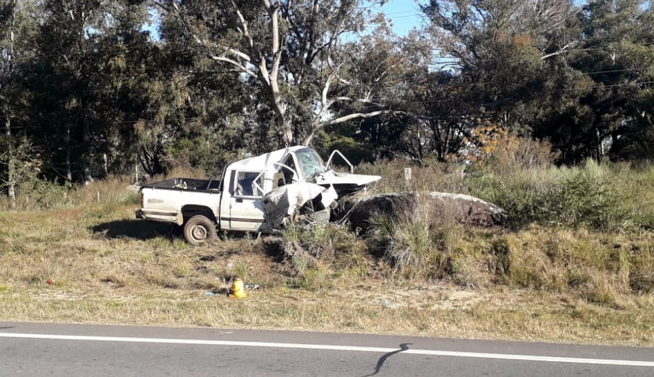 Accidente fatal en ruta 12 Dos fallecidos y un herido grave tras despiste de camioneta
