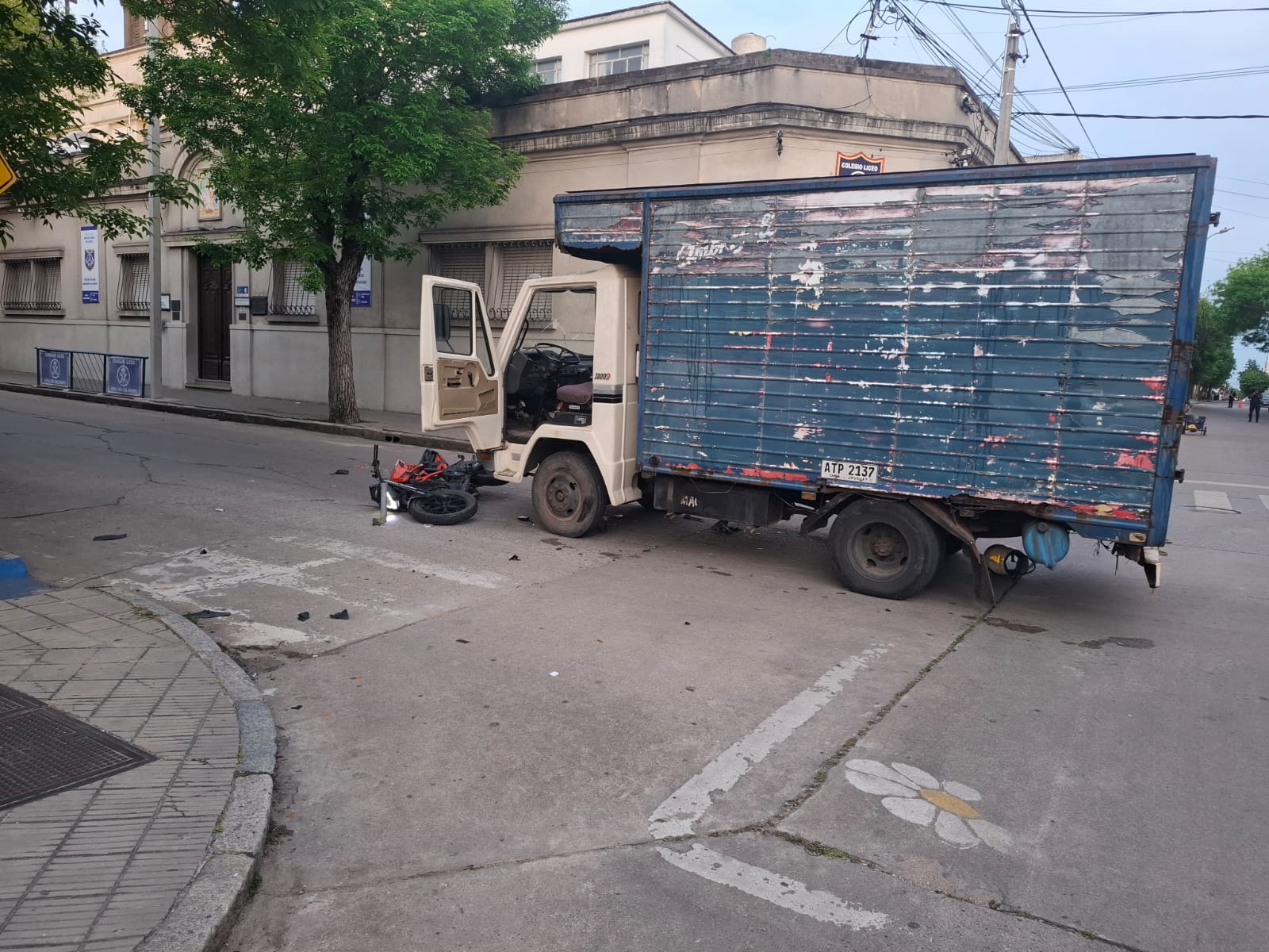 Accidente grave en esquina de Independencia y Gral. Flores. 4