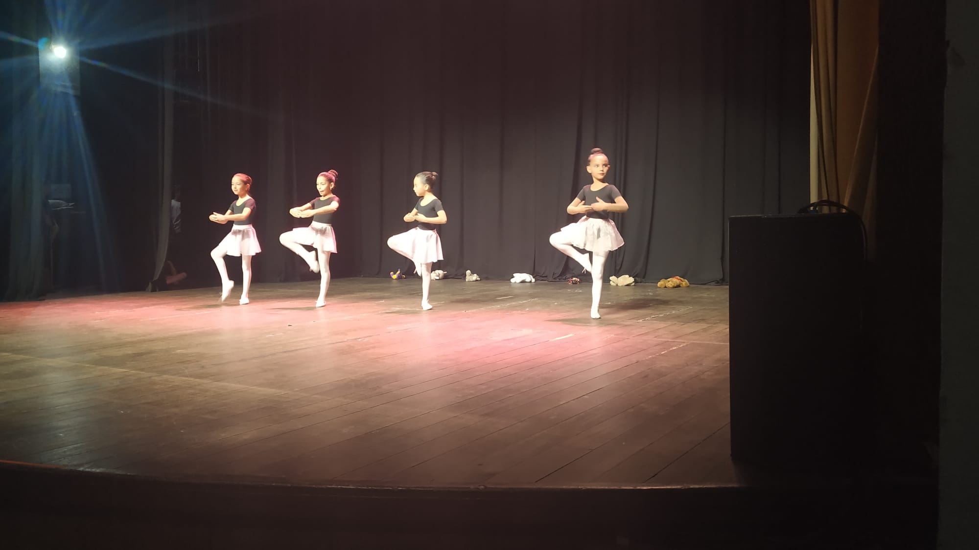Actividad en el Teatro 25 de Agosto en el Día Internacional de la Danza