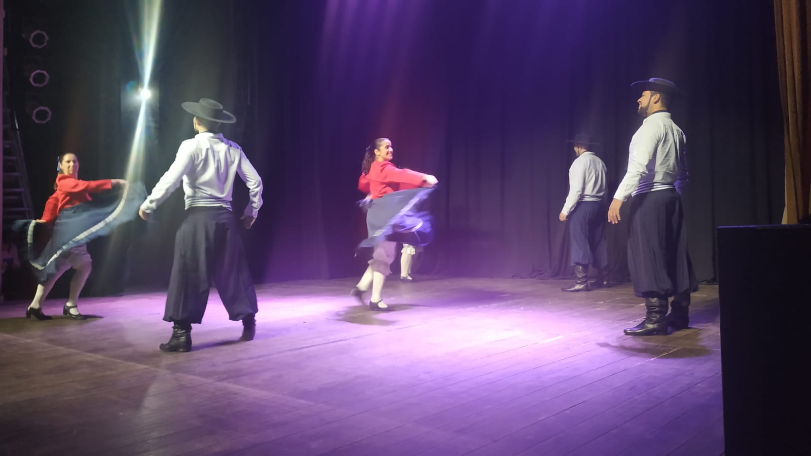 Actividad en el Teatro 25 de Agosto en el Día Internacional de la Danza 2