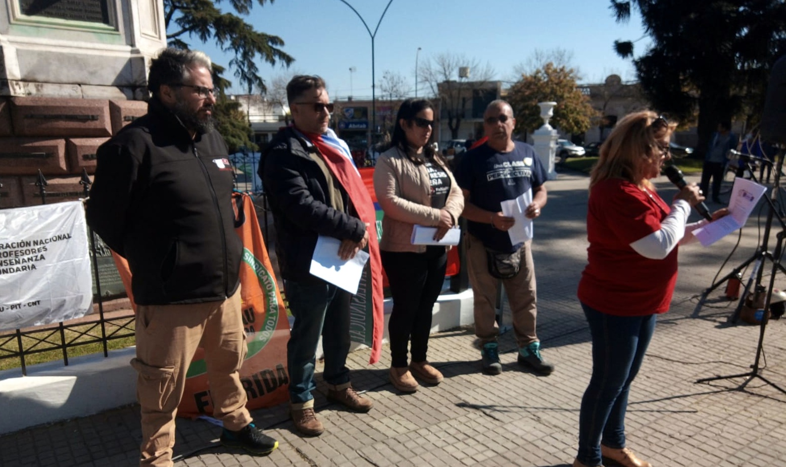 Acto por el Dia de los Trabajadores en Plaza Asamblea 5