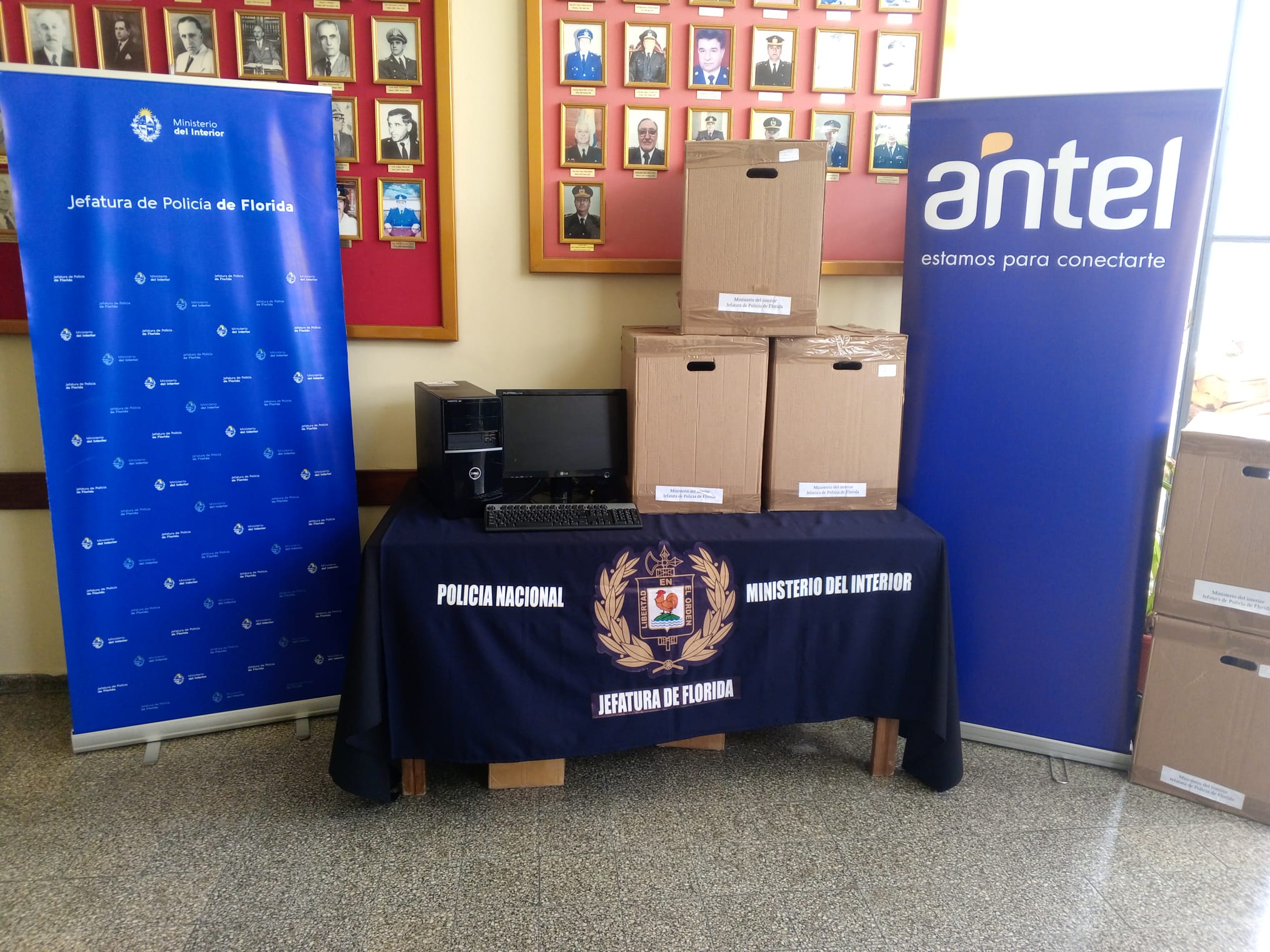 Antel donó equipos informáticos a la Jefatura de Policía y encendió nueva radiobase en San Gerónimo 3