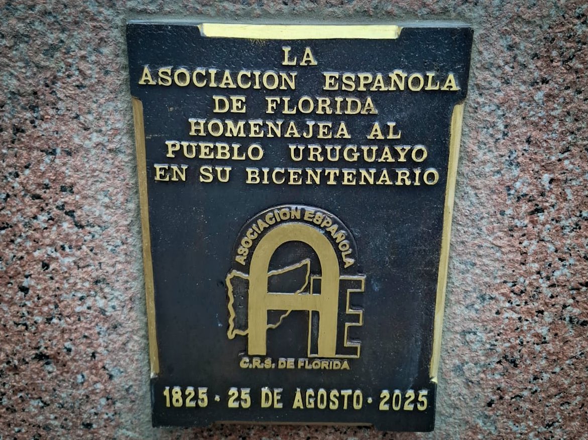 Asociación Española de Florida colocó placa en la Plaza Asamblea