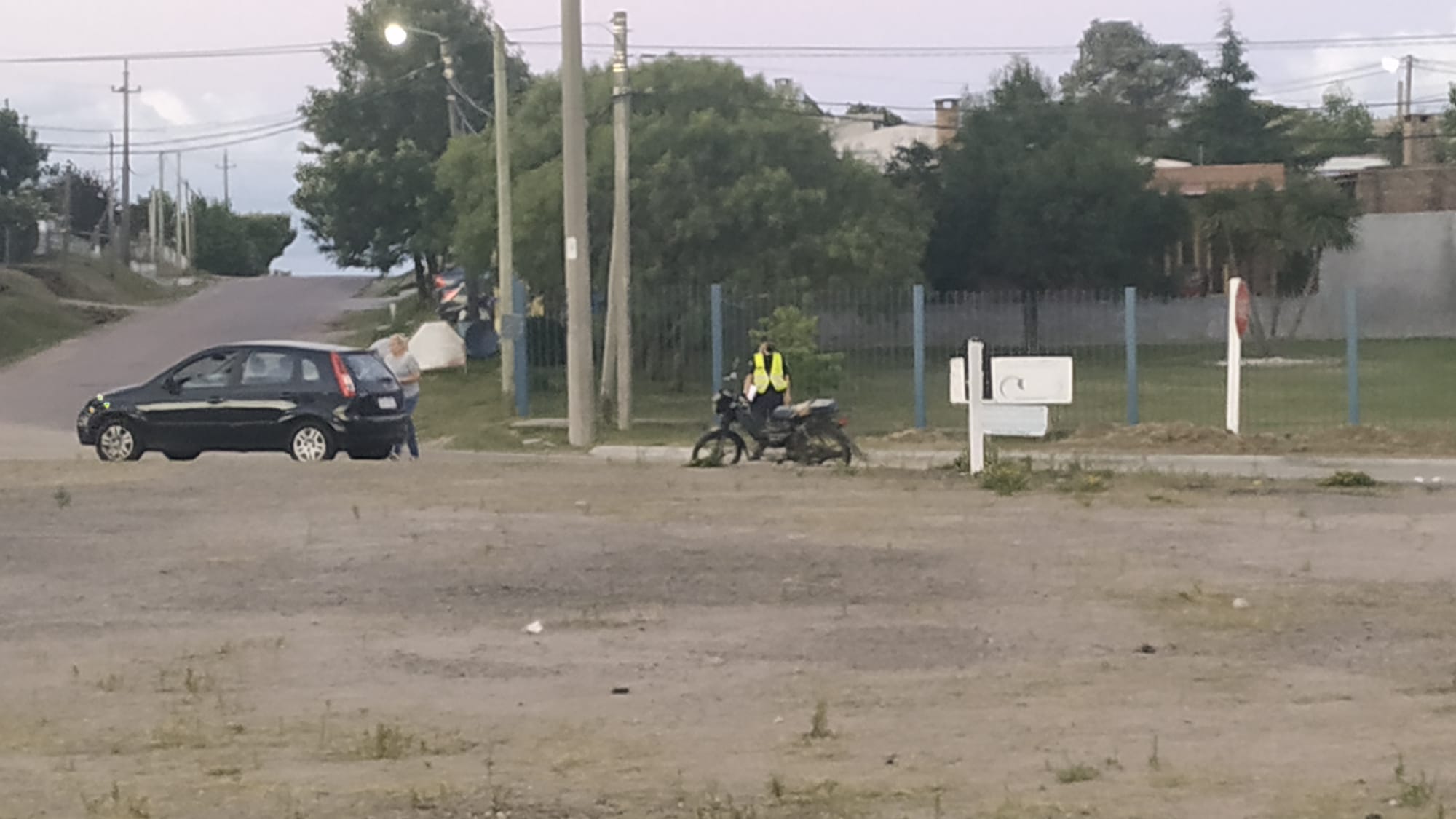 Auto impactó con moto en rotonda norte de ingreso a Florida