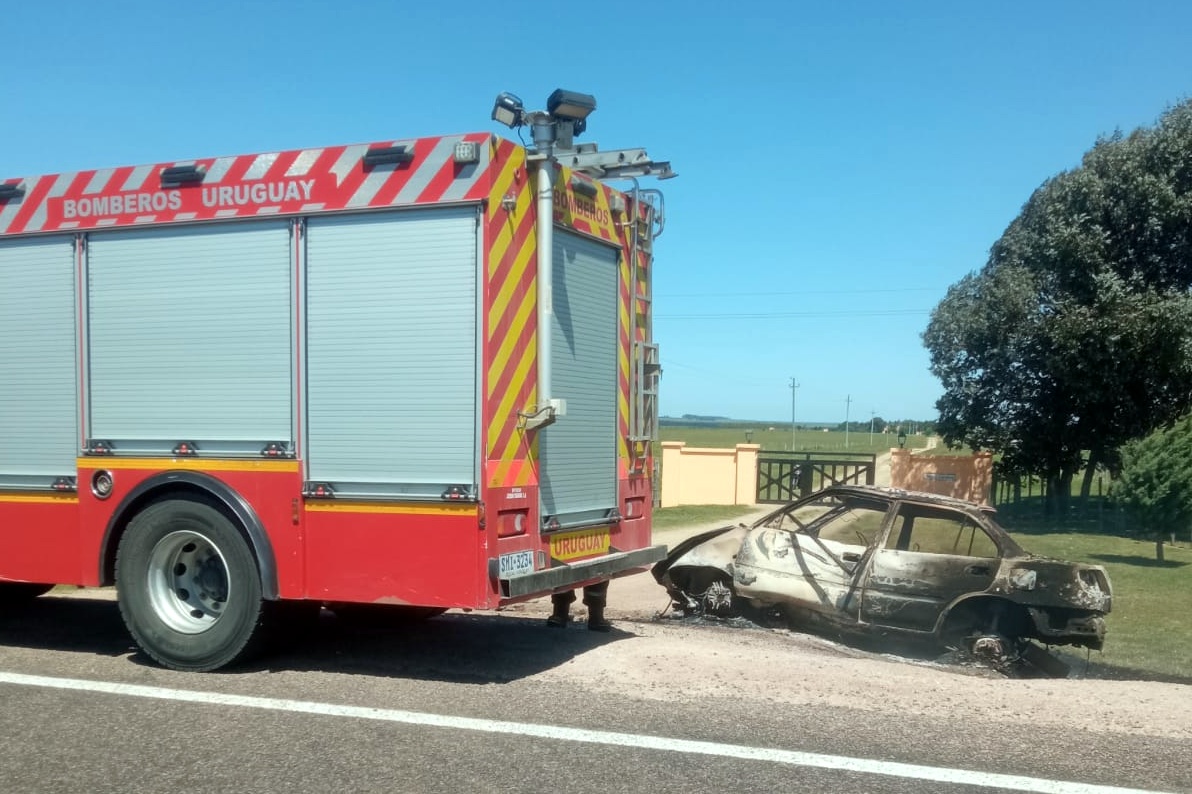 Auto se prendió fuego tras choque en ruta 56