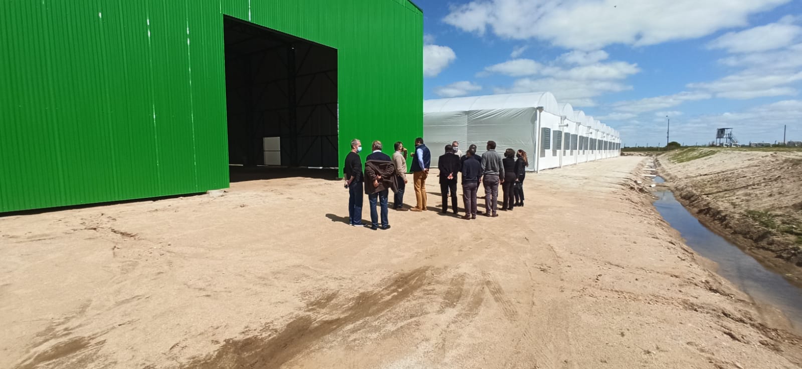 Autoridades del MIEM e IDF visitaron instalaciones de empresa cannábica en Zona Franca Florida