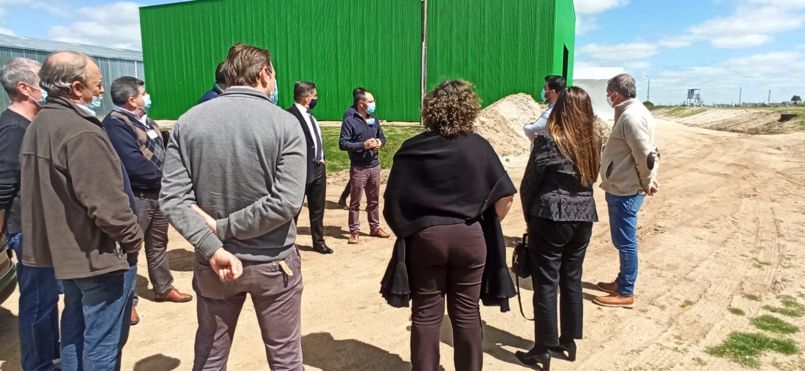 Autoridades del MIEM e IDF visitaron instalaciones de empresa cannábica en Zona Franca Florida 2