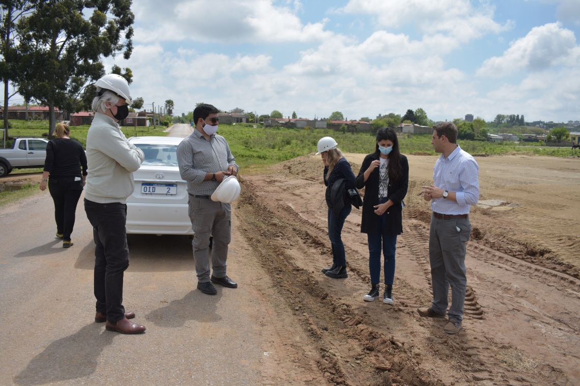 Autoridades del gobierno departamental recorrieron terreno donde se realojará asentamiento
