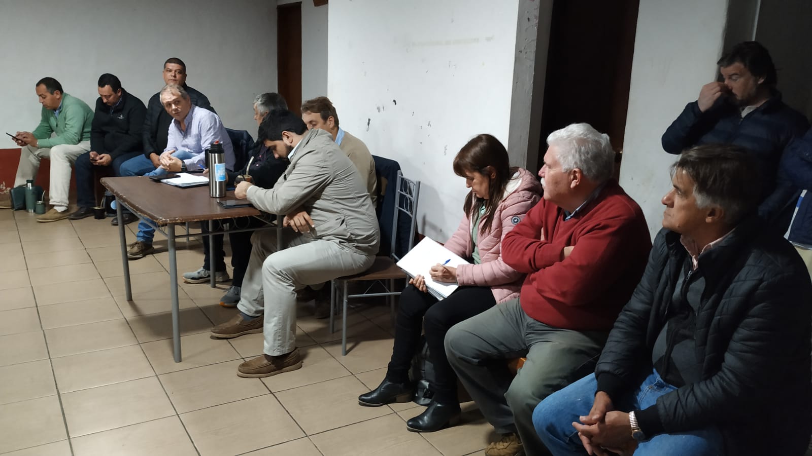 Autoridades del gobierno departamental se reunieron con vecinos de los barrios Floridablanca Hipódromo y Seminario. 2