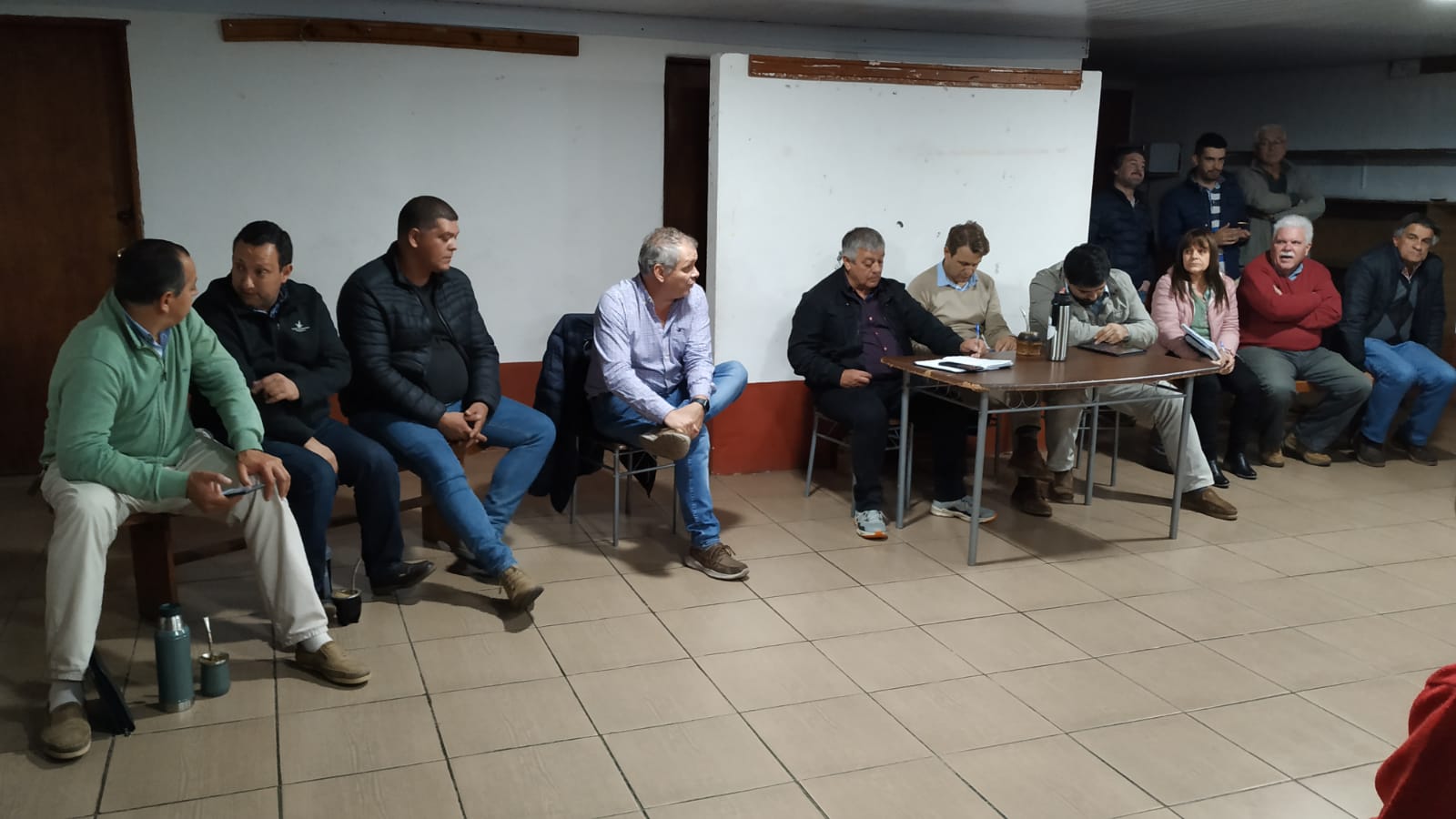 Autoridades del gobierno departamental se reunieron con vecinos de los barrios Floridablanca Hipódromo y Seminario. 4