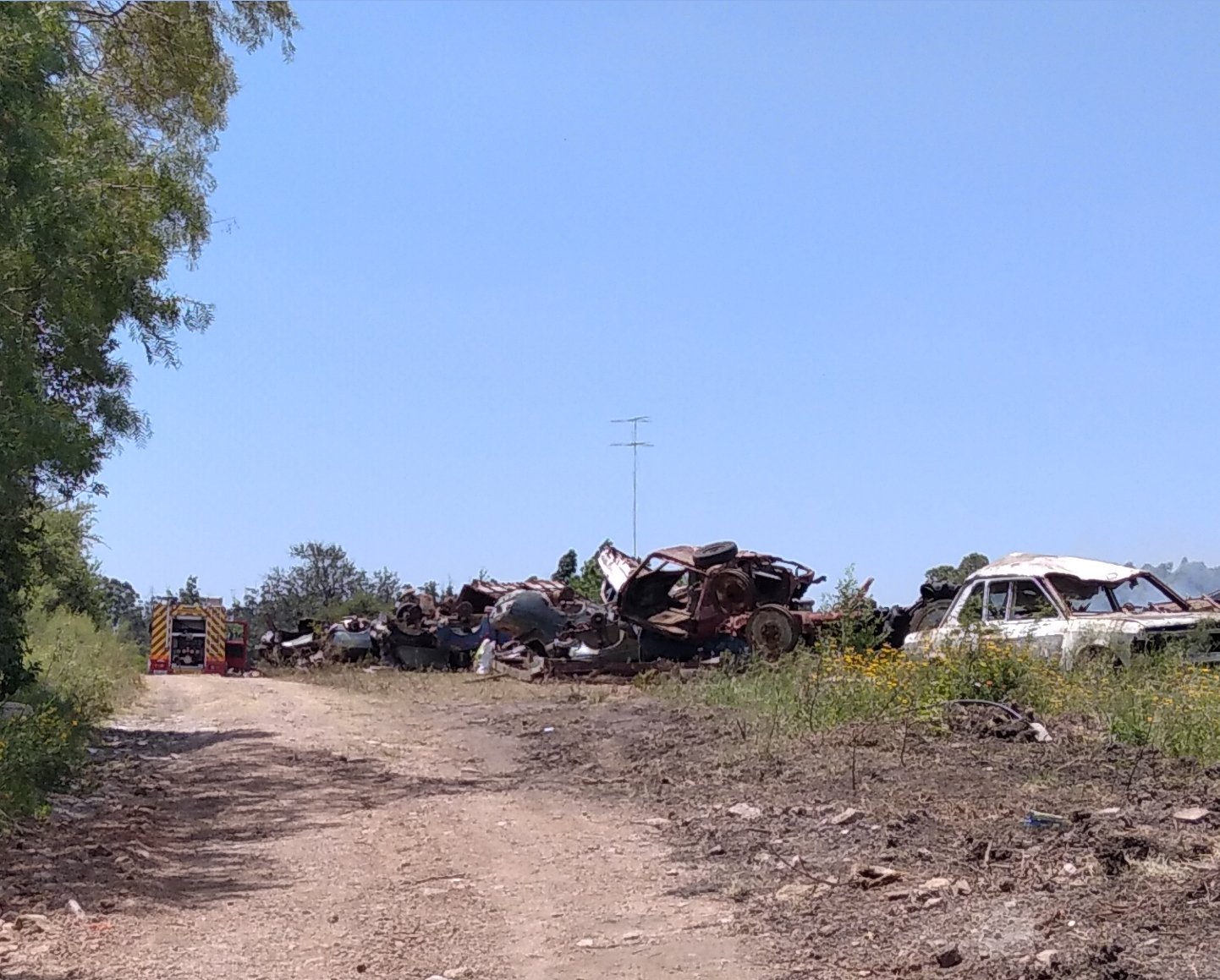 Bomberos extinguió incendio en desarmadero de autos