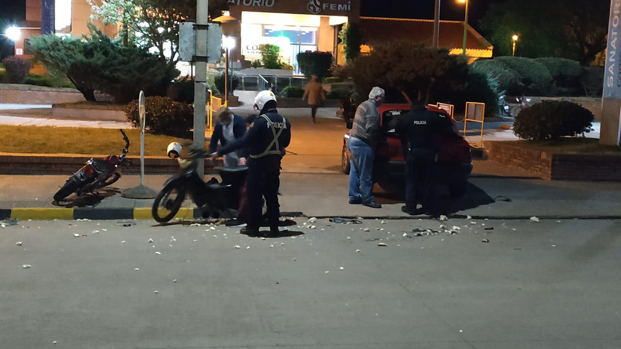 Choque en ingreso al Sanatorio de COMEF con tres vehículos involucrados 4