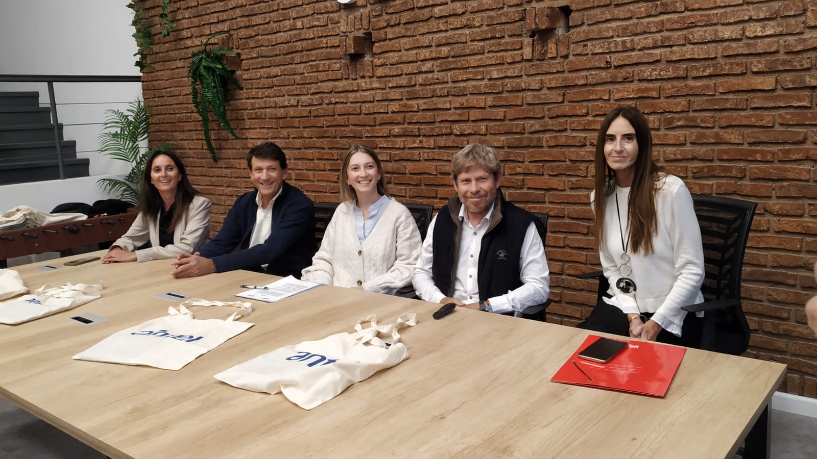 CCIF firmó importante convenio con ANTEL 2