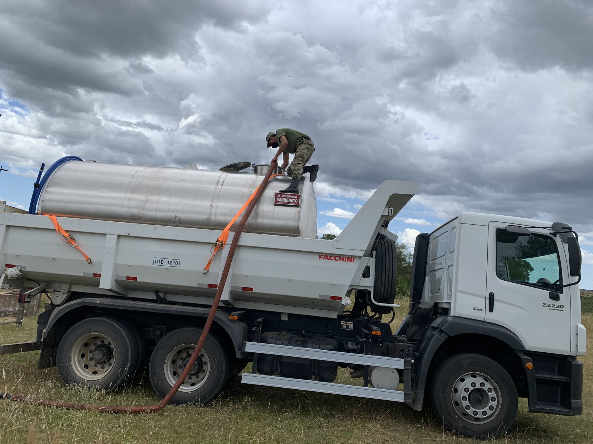 CECOED continúa entregando agua en todo el departamento 4