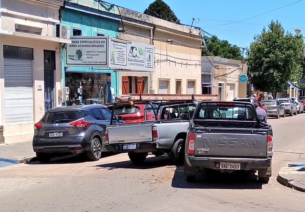 CHOQUE CAMIONETAS EN BARREIRO Y FERNANDEZ
