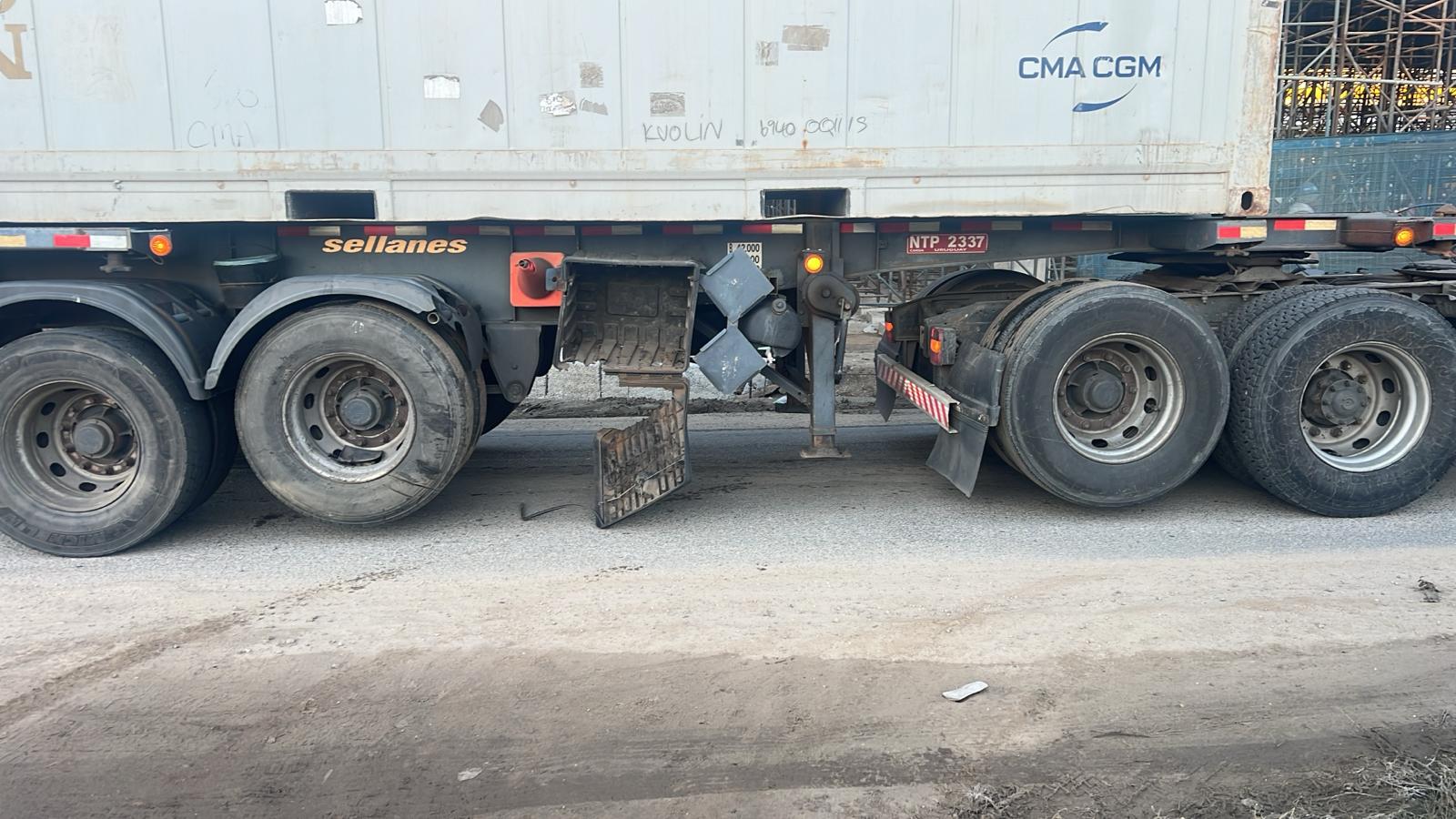 Camioneta impacta con camión en zona de ingreso a Florida1