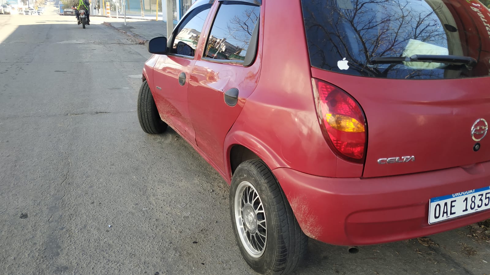 Camioneta impacta contra puesto de 18 de Julio y Saravia 2