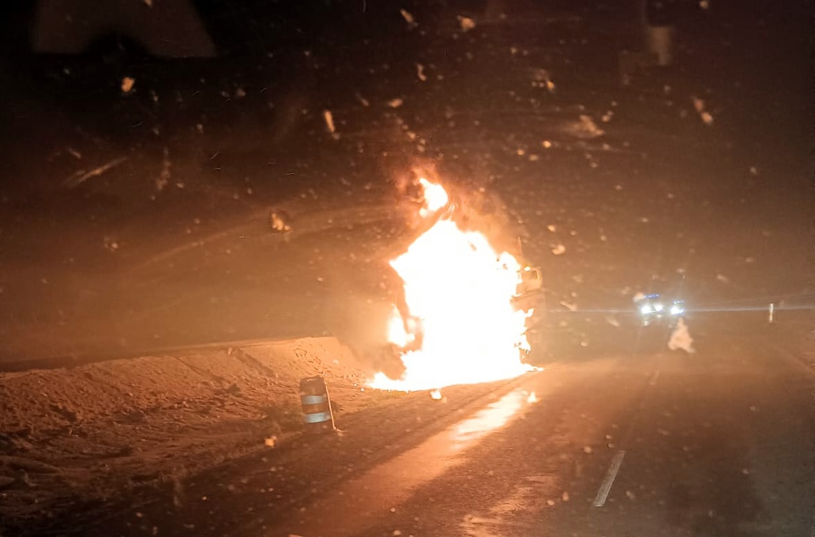 Camión se prendió fuego en plena ruta 5 2