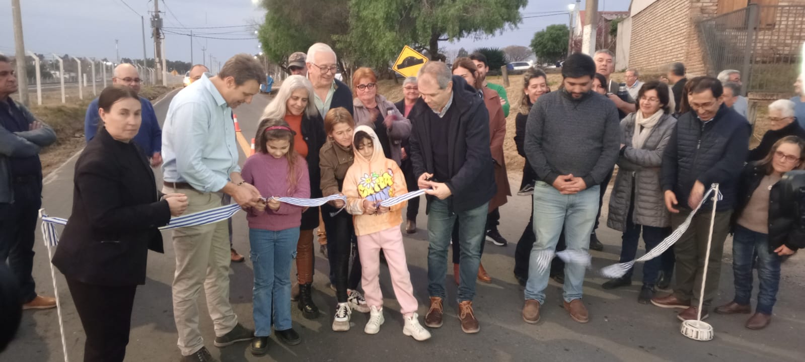Carpeta asfáltica señalización vial y alumbrado Intendencia inauguró obras de calle Julio Castro 2