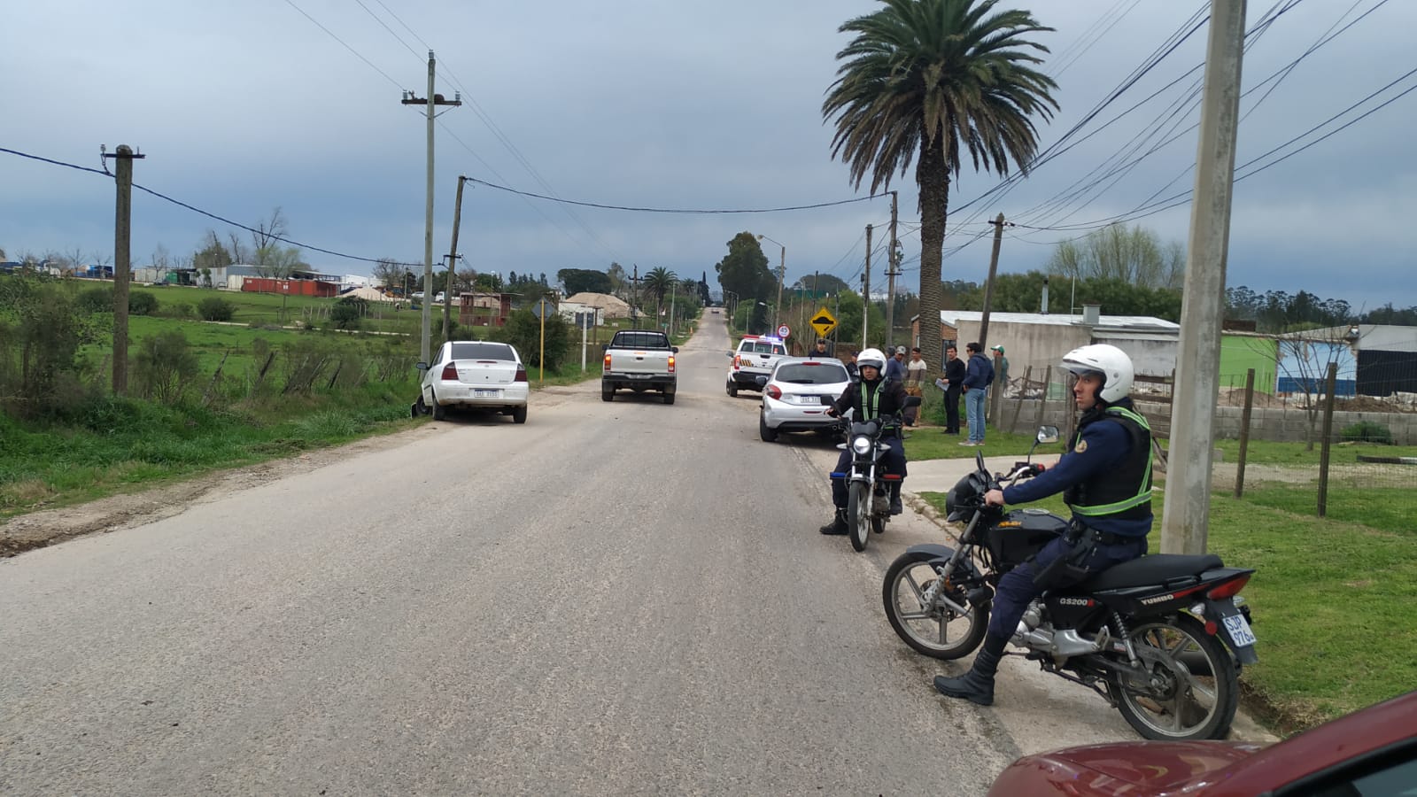 Chocan auto estacionado en Camino La Macana 4