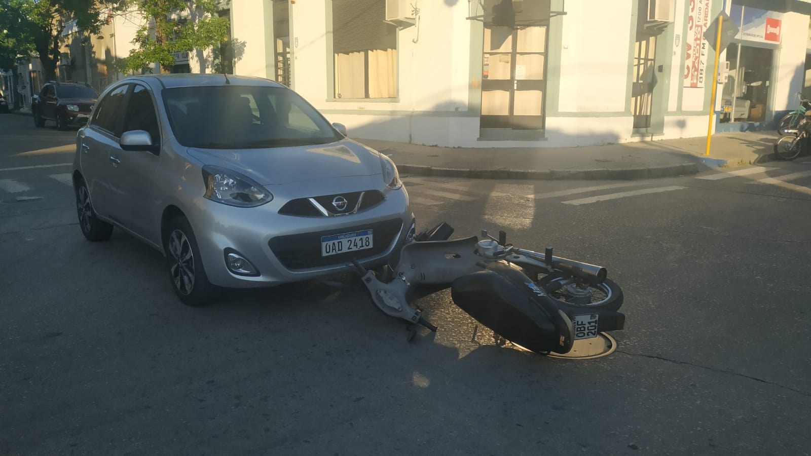 Choque entre auto y moto en Antonio María Fernández y Barreirojpg