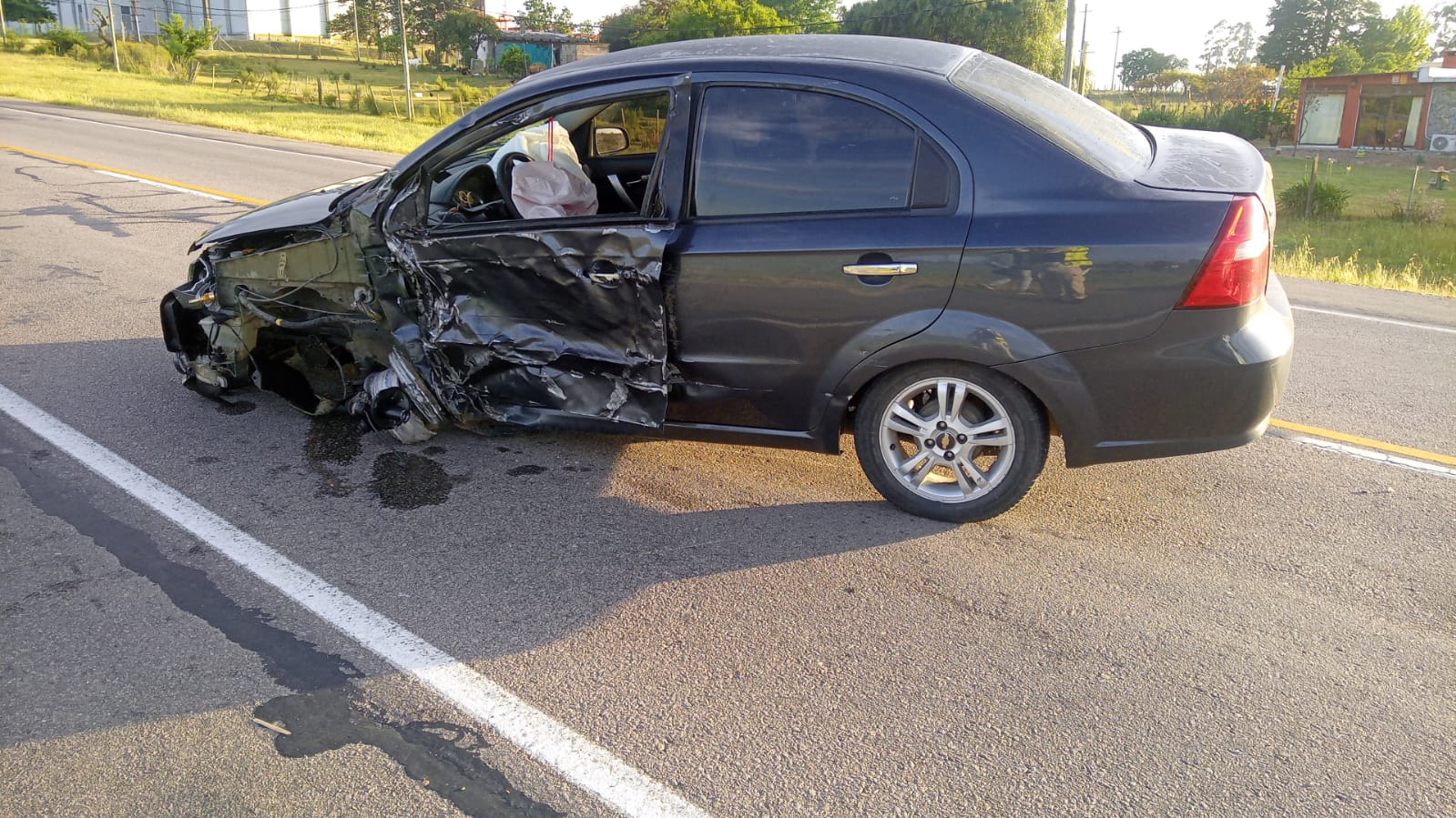 Choque entre camión y auto en km103 de ruta 5 2