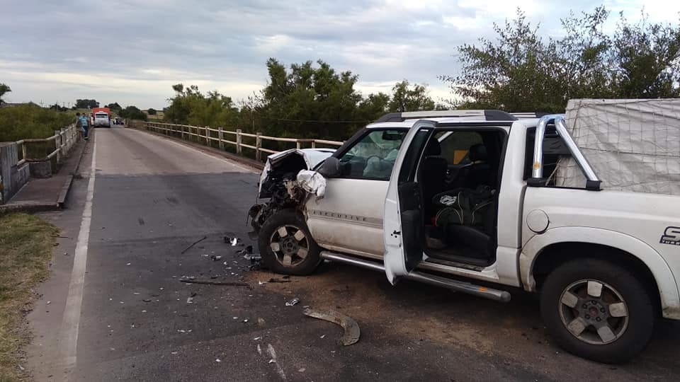 Choque frontal en puente sobre arroyo Chamizo un vehículo cayó al precipicio 2