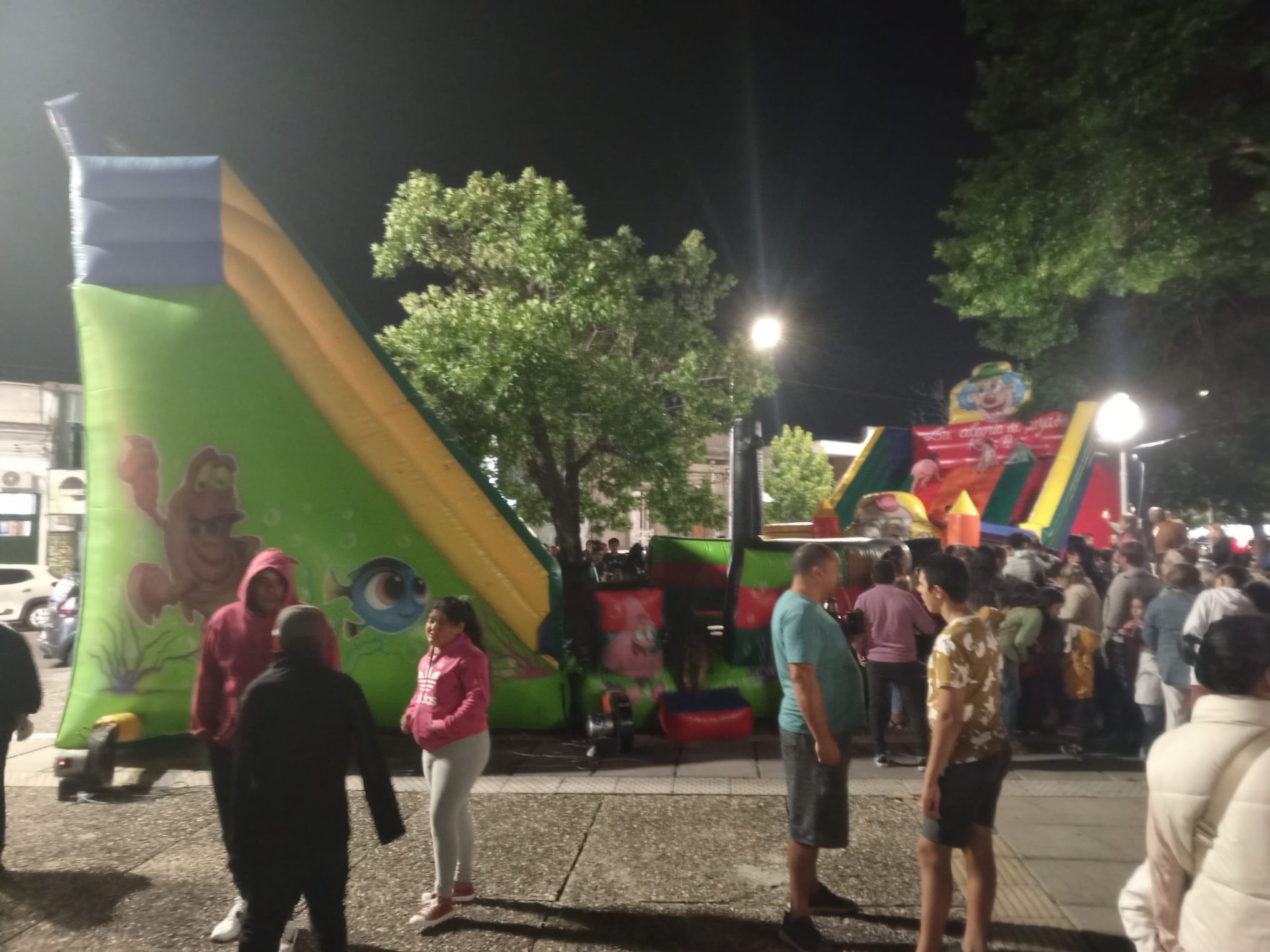 Cientos de niños disfrutaron de la fiesta de Reyes en Plaza Artigas